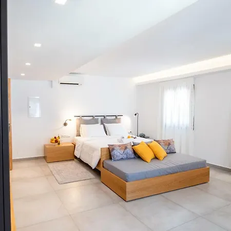 In (adults Only) Líndos